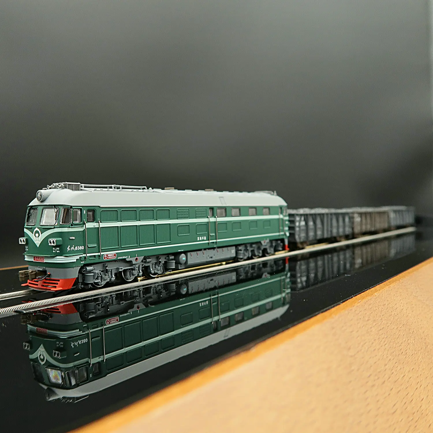 N Scale Vintage Train Set by MODEL RTR 2 N Scale Vintage Train Set by MODEL RTR - Image 2