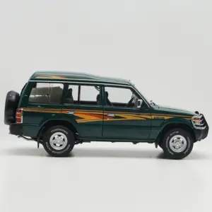 1:18 Mitsubishi Pajero V31 Diecast Model for Collectors 9 S885208caa1a8498c835dbb7bd9199410S