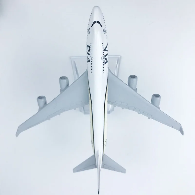 Pakistan Airlines Boeing 747 Model - 16cm Diecast 2 Pakistan Airlines Boeing 747 Model - 16cm Diecast - Image 2