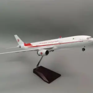 Airbus A330 1:135 Scale Model with LED Light 11 S8a231a3cad1e4bc590a831374b6de16aN