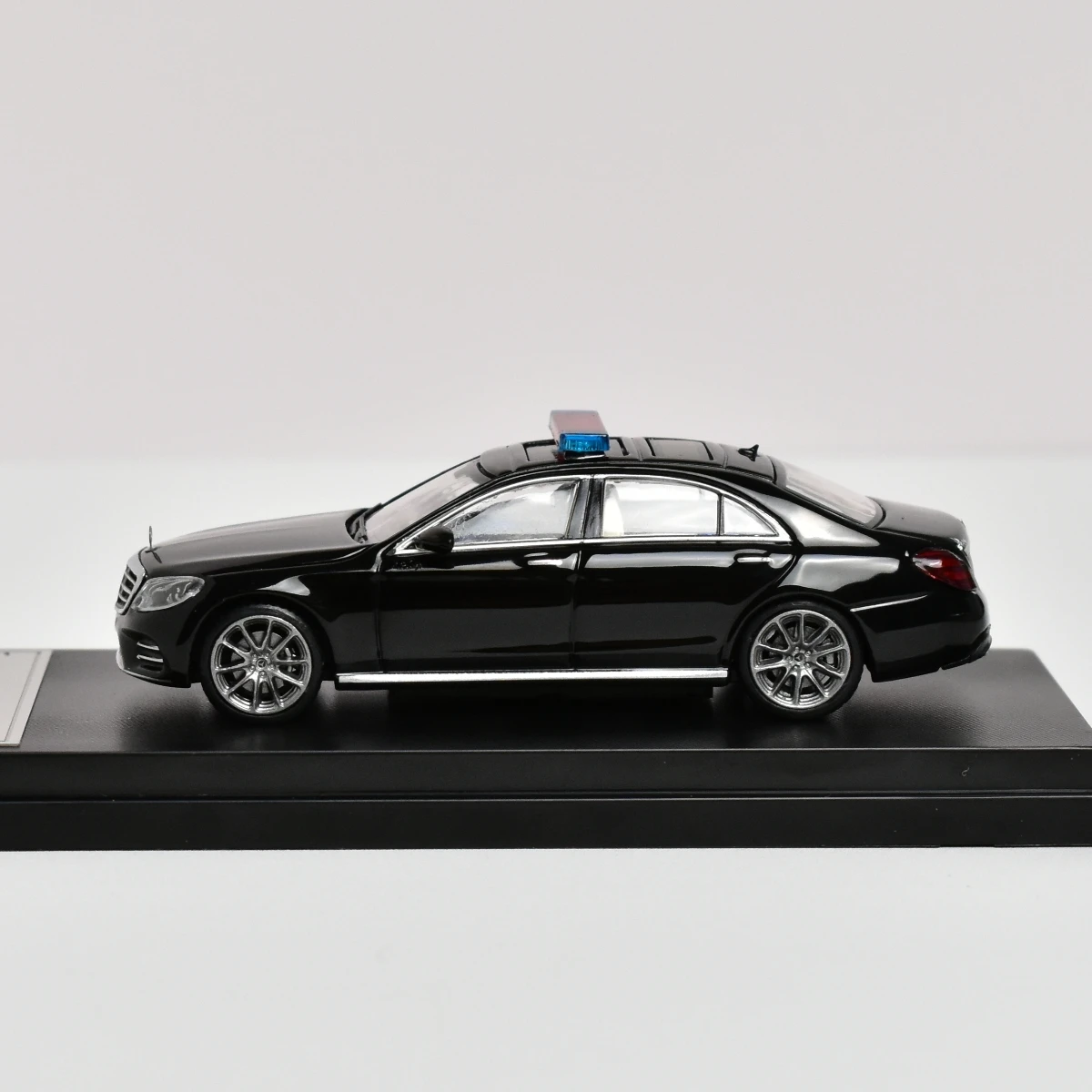 Mercedes-Benz S450 W222 1:64 Diecast Model Car 1 Mercedes-Benz S450 W222 1:64 Diecast Model Car