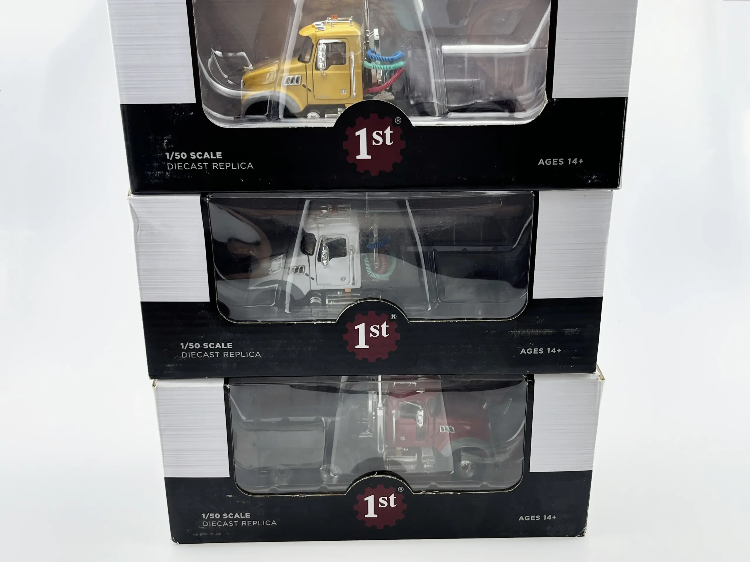 Diecast Mack Granite Model in 1:50 Scale 6 Diecast Mack Granite Model in 1:50 Scale - Image 6