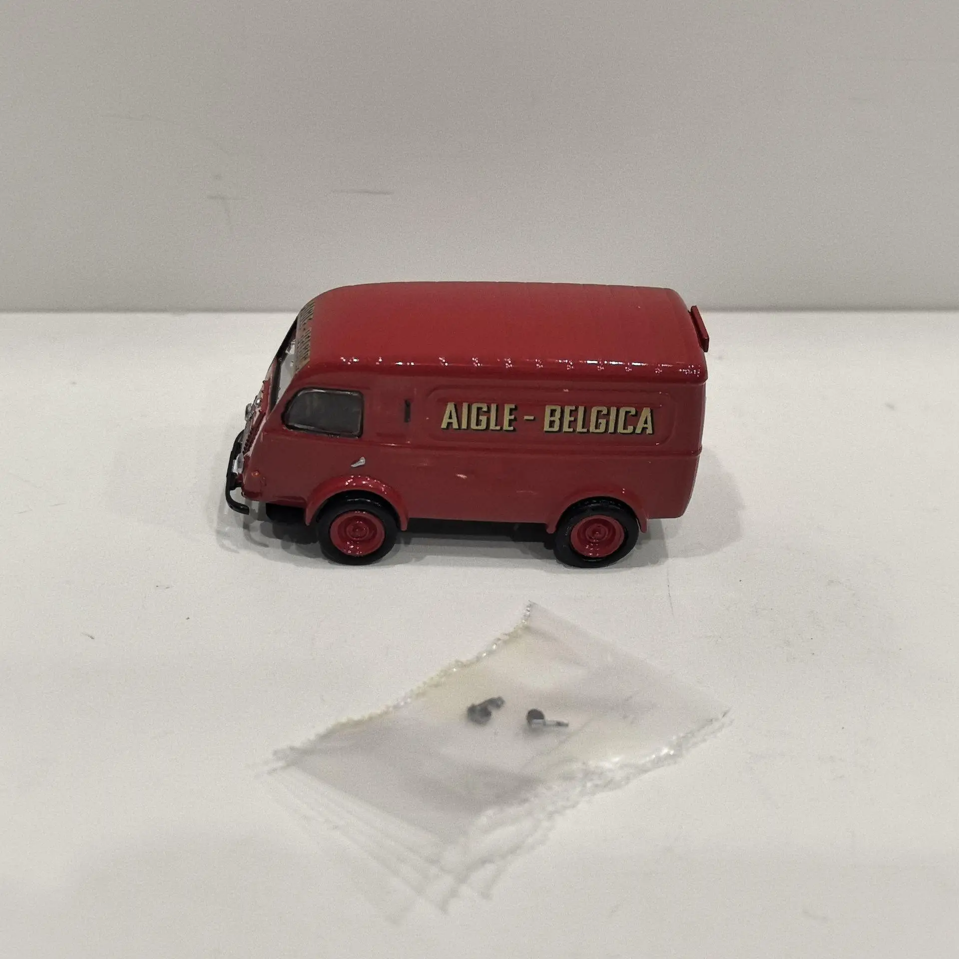 Vintage Renault Van Model 1:87 Scale 2 Vintage Renault Van Model 1:87 Scale - Image 2