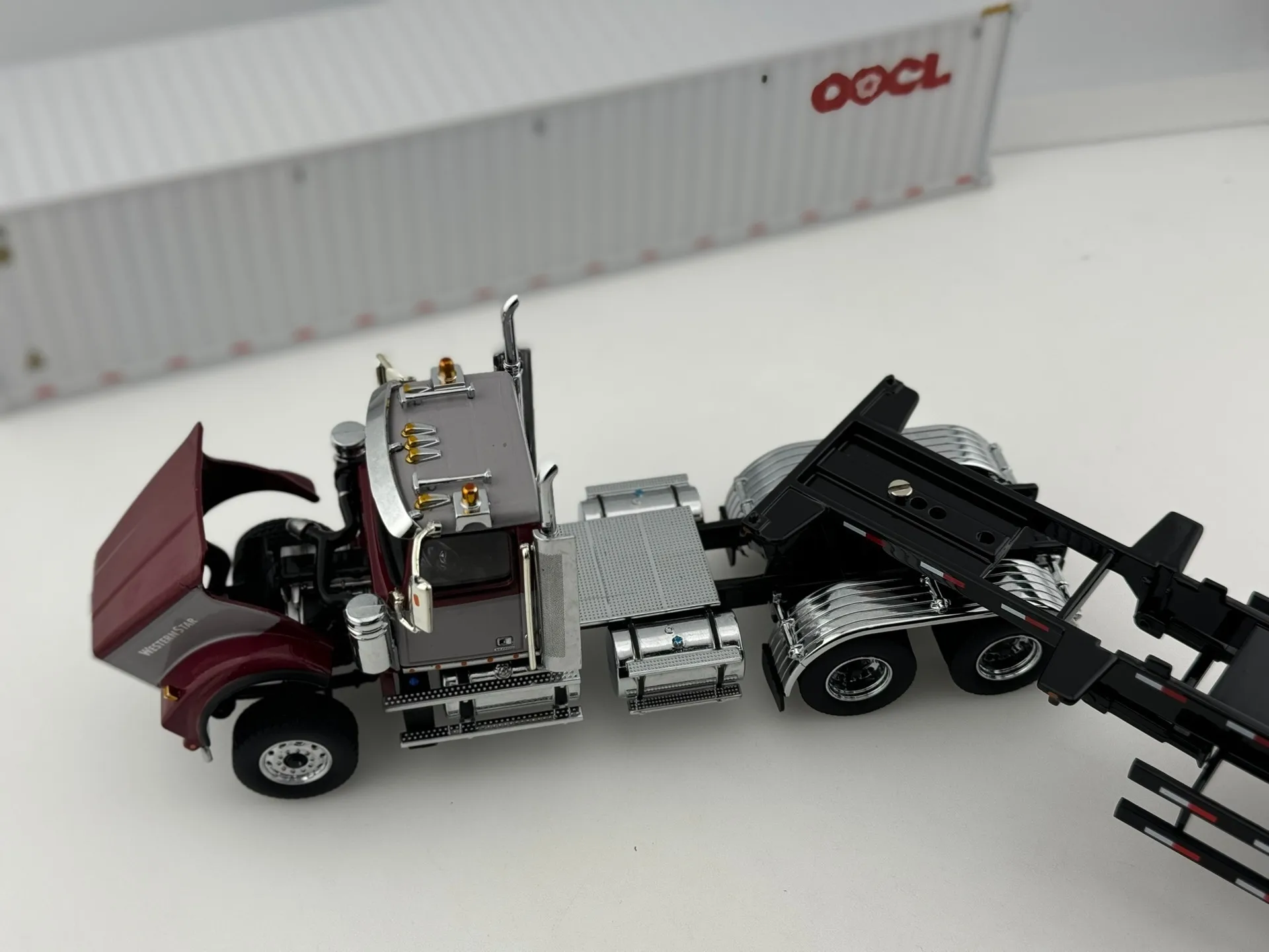 Diecast OOCL 40-Foot Cargo Container Model 3 Diecast OOCL 40-Foot Cargo Container Model - Image 3