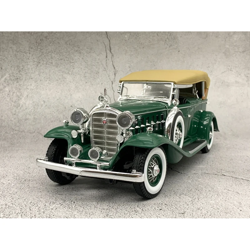 1932 V16 Sport Phaeton Diecast Model 1:18 Scale 2 1932 V16 Sport Phaeton Diecast Model 1:18 Scale - Image 2