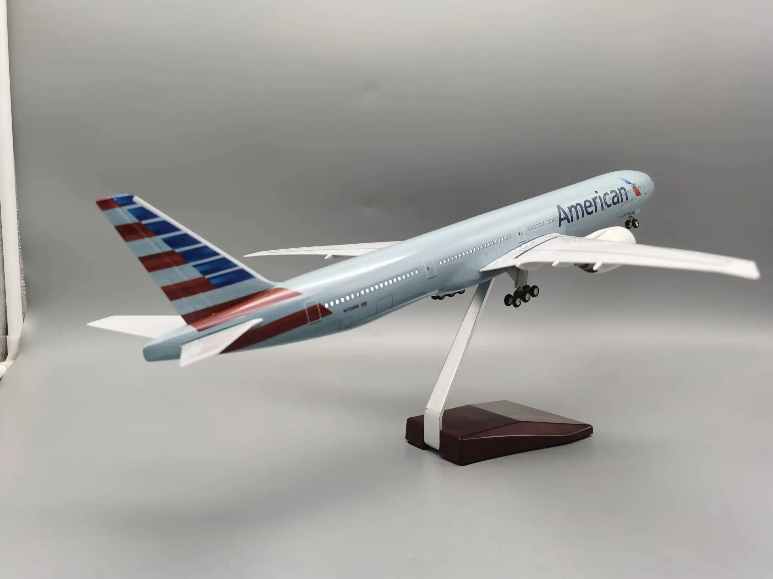 American Airlines Boeing 777 Scale Model 1/157 2 American Airlines Boeing 777 Scale Model 1/157 - Image 2