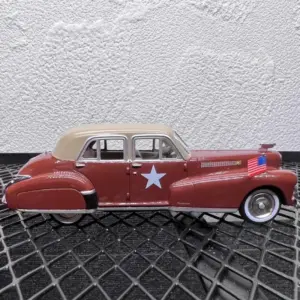 Vintage Fleetwood 1:43 Scale Diecast Model 12 S8da30ab3cd3f439a9695d1c58e83a998B