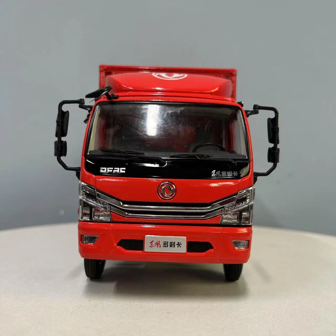 Defective 1:24 Red Dongfeng Dolica Truck Model 5 Defective 1:24 Red Dongfeng Dolica Truck Model - Image 5