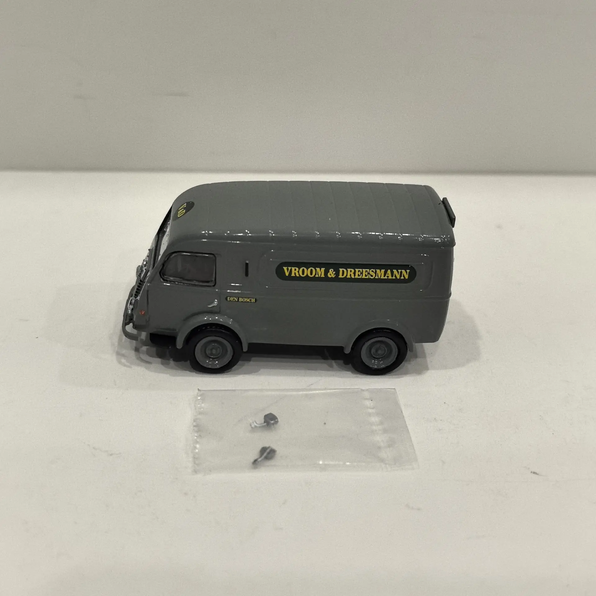 Vintage Renault Van Model 1:87 Scale 3 Vintage Renault Van Model 1:87 Scale - Image 3