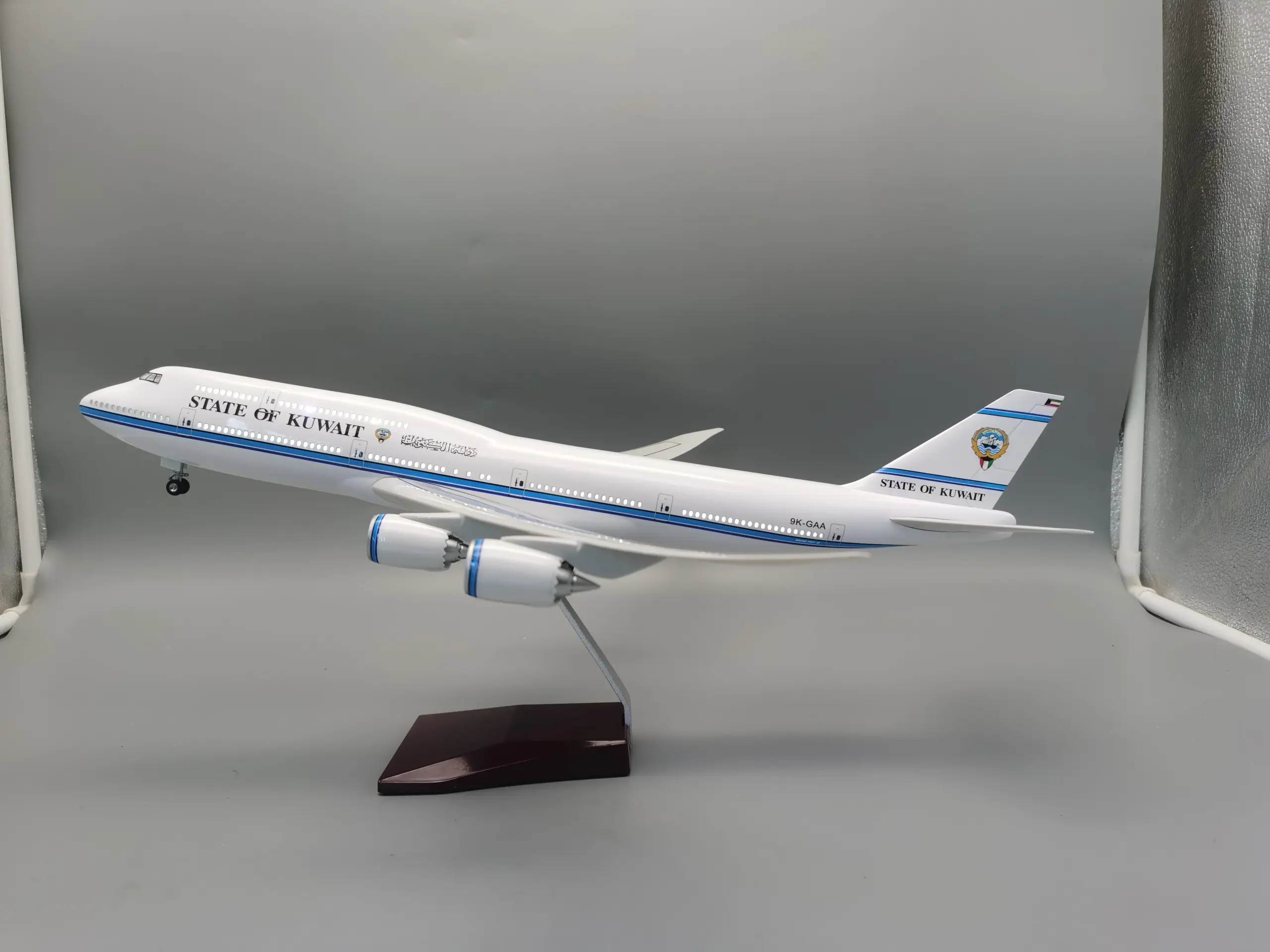 Kuwait Airlines B747 Diecast Model 1:150 Scale 3 Kuwait Airlines B747 Diecast Model 1:150 Scale - Image 3