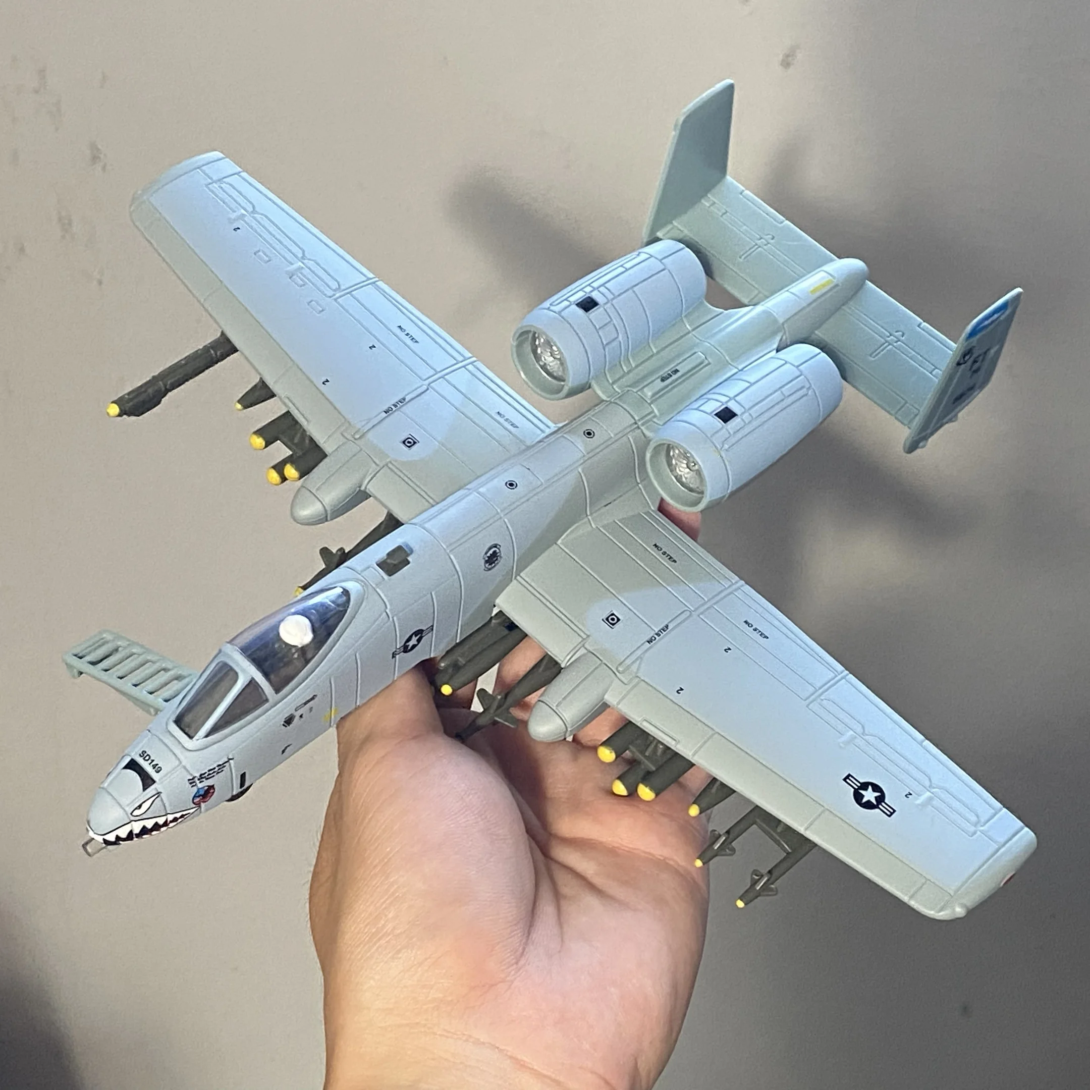1:72 Diecast A-10 Thunderbolt II Warthog Model 2 1:72 Diecast A-10 Thunderbolt II Warthog Model - Image 2