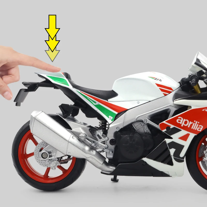 Aprilia RSV4 1:12 Scale Diecast Model for Collectors 5 Aprilia RSV4 1:12 Scale Diecast Model for Collectors - Image 5