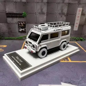 1/64 Scale Defender Van Diecast Model 4 S8f8702d5d48241c794244824bd7c3708t