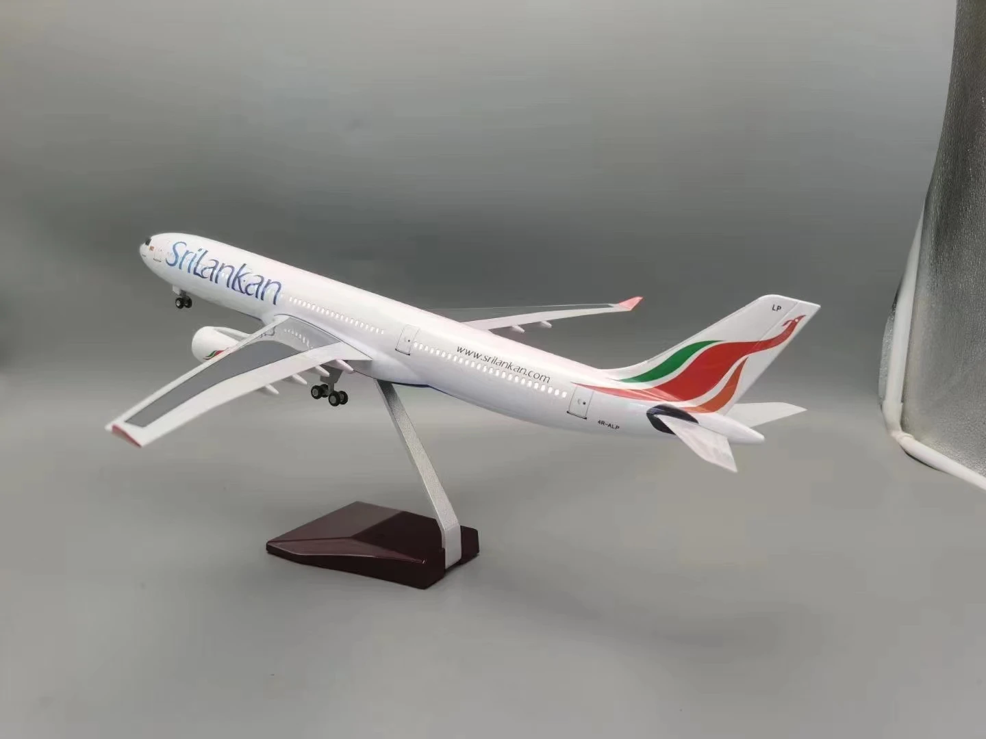 SriLankan Airlines A330 Scale Model — 47cm Display Piece 2 SriLankan Airlines A330 Scale Model — 47cm Display Piece - Image 2