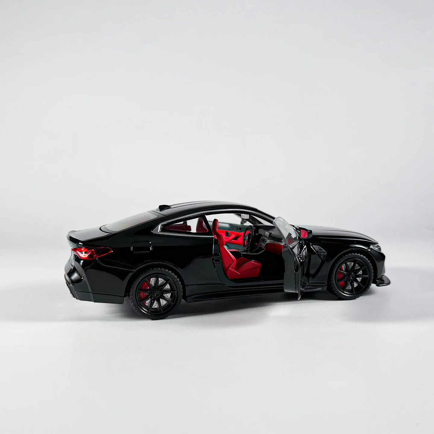 1:24 Alloy Car Model in Vibrant Yellow 4 1:24 Alloy Car Model in Vibrant Yellow - Image 4