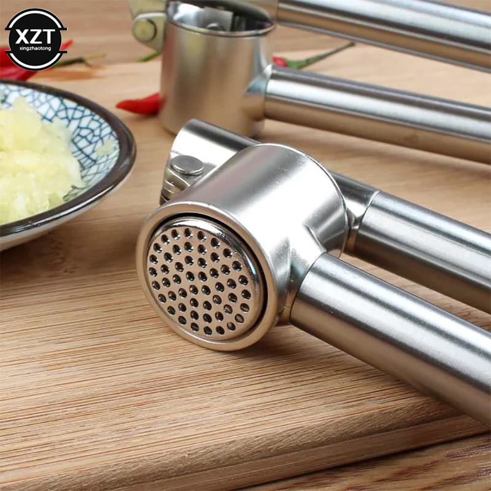 Stainless Steel Garlic Press with Peeler 4 Stainless Steel Garlic Press with Peeler - Image 4