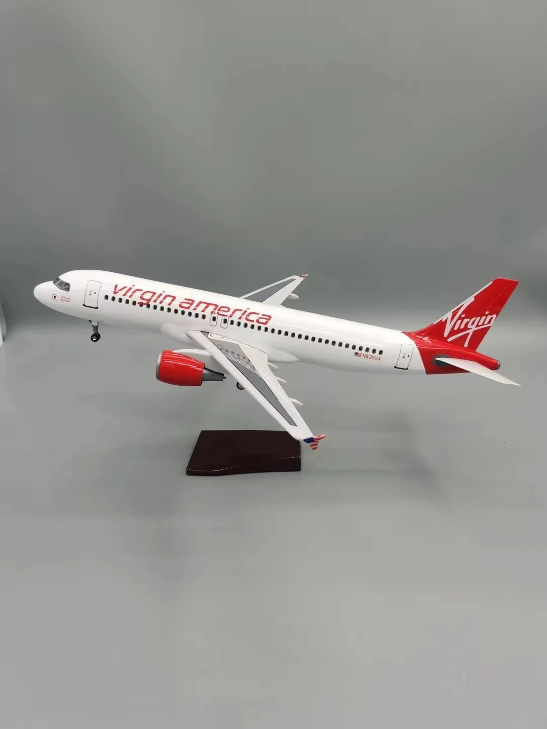 Virgin America Airbus A320 Model 46cm with LED Option 3 Virgin America Airbus A320 Model 46cm with LED Option - Image 3