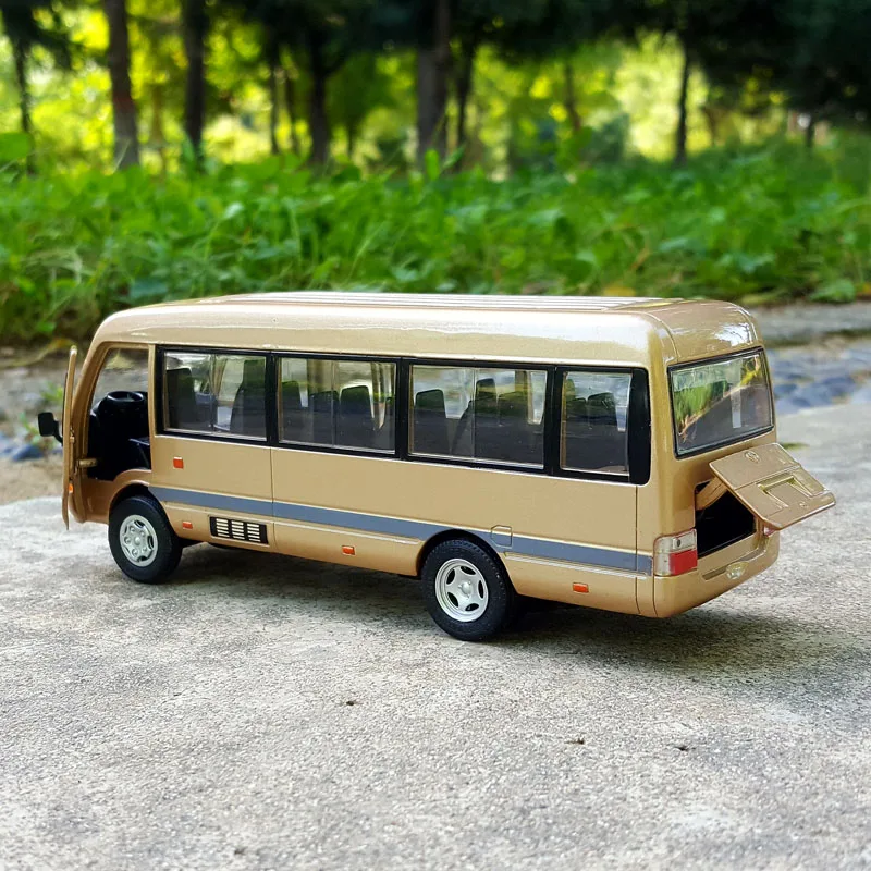 1:32 Diecast Bus Model with Light & Sound 4 1:32 Diecast Bus Model with Light & Sound - Image 4