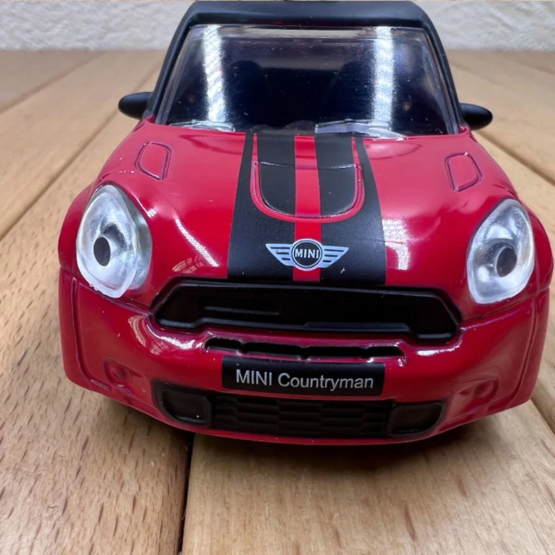 Red MINI Countryman 1:43 Diecast Model 5 Red MINI Countryman 1:43 Diecast Model - Image 5