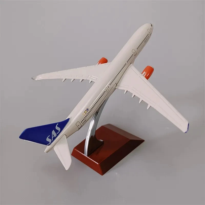Scandinavian SAS Airbus A330 Model 16cm Collectible 3 Scandinavian SAS Airbus A330 Model 16cm Collectible - Image 3