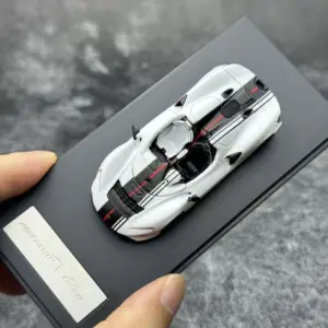 McLaren Elva M1A 1/64 Diecast Model with Gulf Livery 9 S9327c0d3d9854c1b9e293a692bb45e1dV