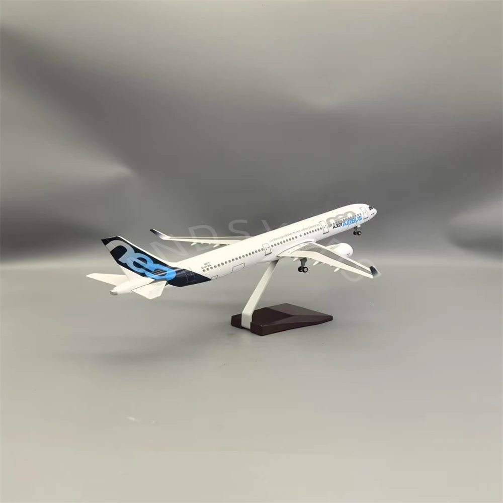 Airbus A321NEO Diecast Model with LED Light 2 Airbus A321NEO Diecast Model with LED Light - Image 2