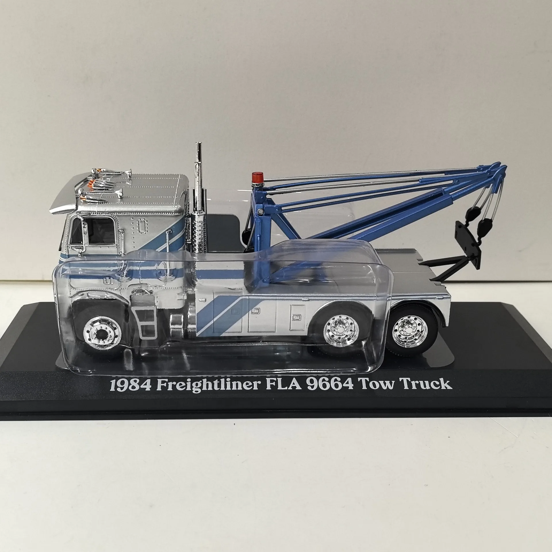Freightliner FLA 9664 Container Crane Model 2 Freightliner FLA 9664 Container Crane Model - Image 2