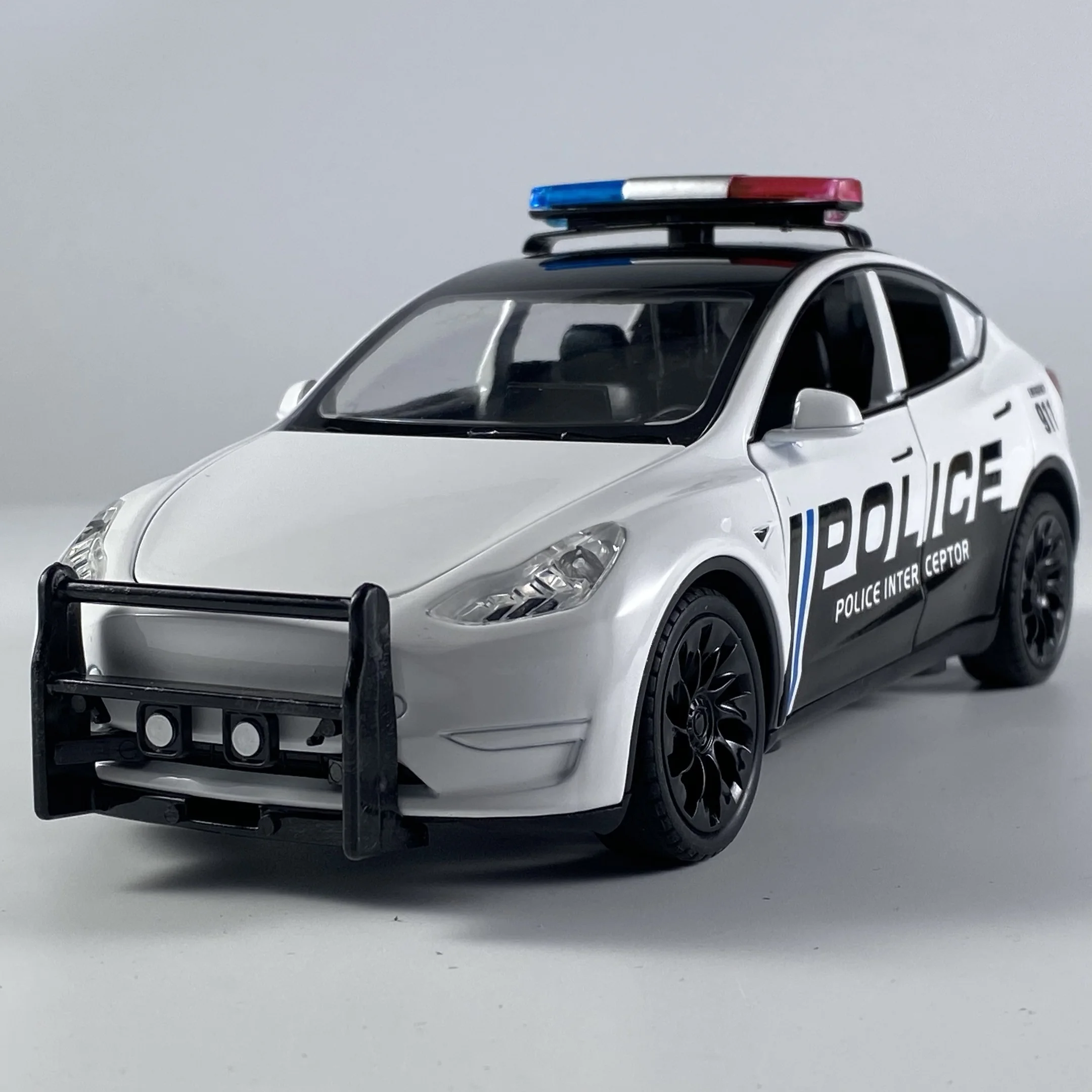 1:24 Scale Police Diecast Model Car in Black 7 1:24 Scale Police Diecast Model Car in Black - Image 7