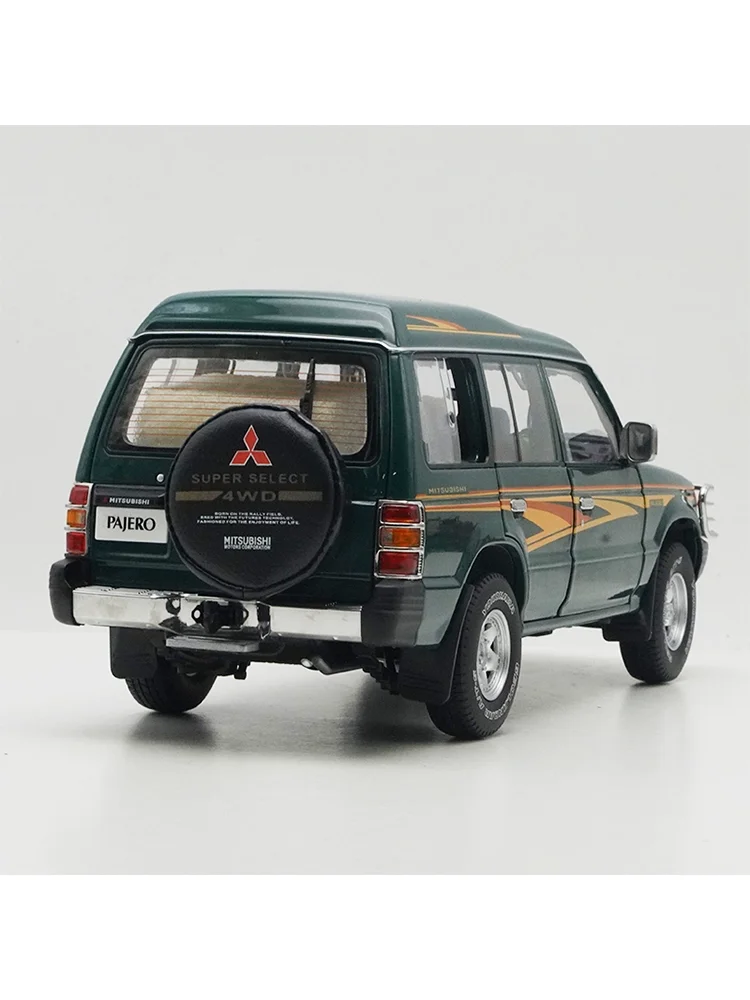 1:18 Mitsubishi Pajero V31 Diecast Model for Collectors 4 1:18 Mitsubishi Pajero V31 Diecast Model for Collectors - Image 4