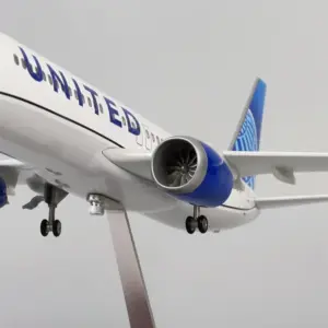 United Airlines Boeing 737 MAX Model - 47cm 11 S954986612cf049ba8094a3cf29346161C