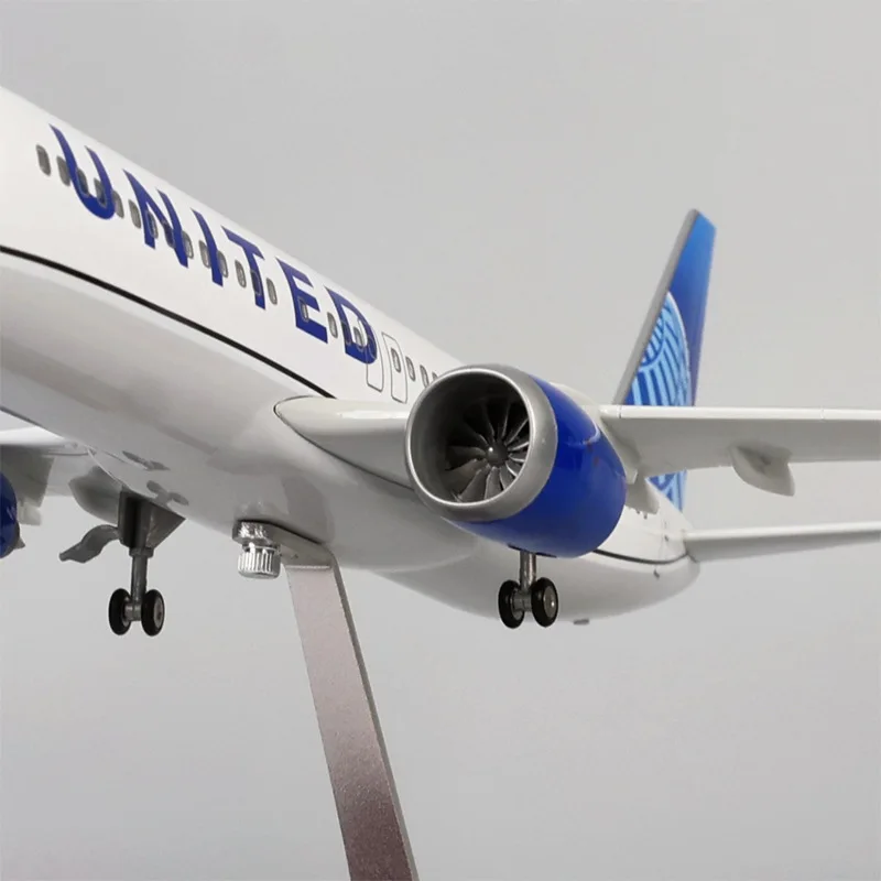 United Airlines Boeing 737 MAX Model - 47cm 6 United Airlines Boeing 737 MAX Model - 47cm - Image 6