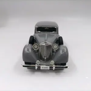 1:43 Classic Luxury Car Model Diecast 8 S95e30c4491ed404bad1ea87f38680f30o
