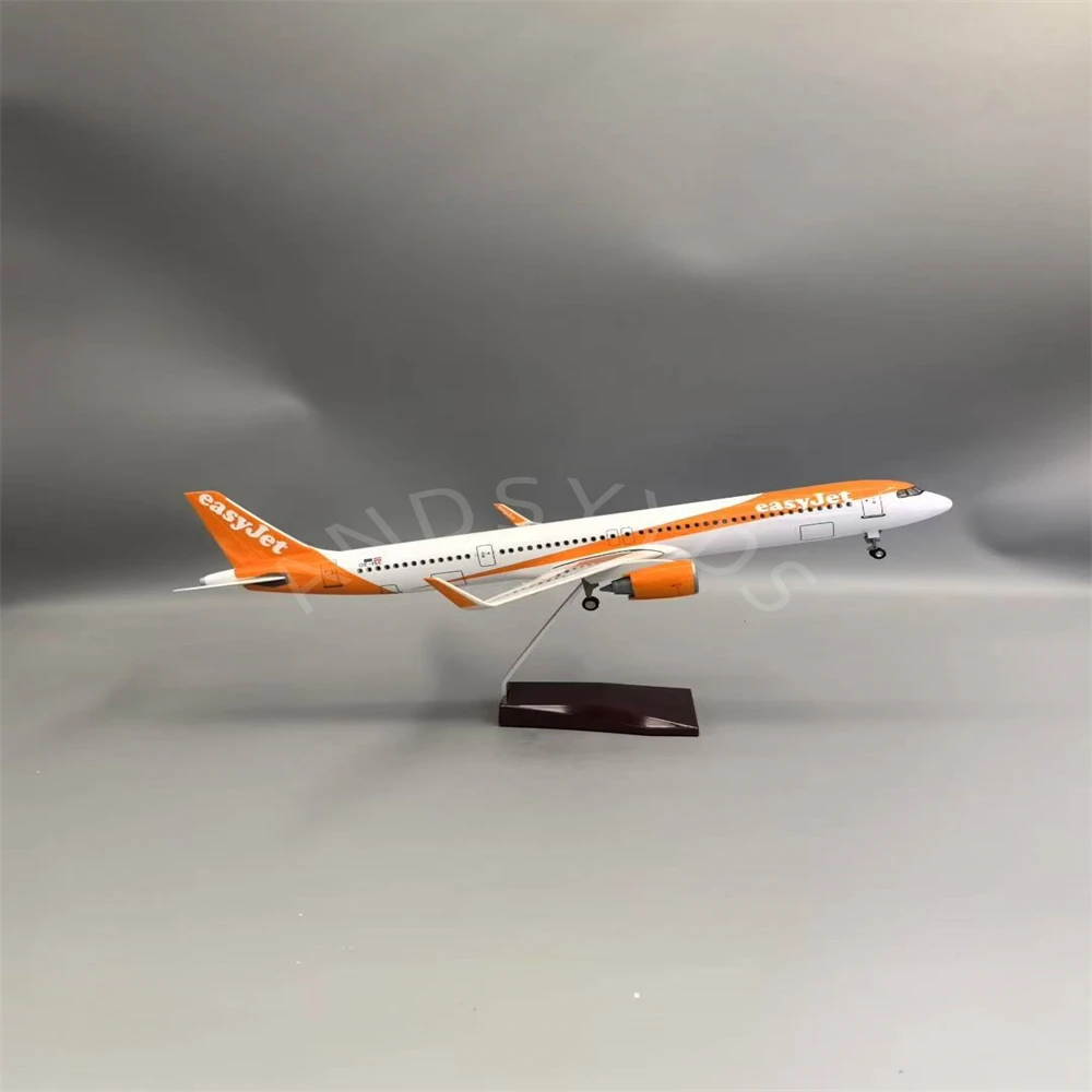 EasyJet Airbus A321 Model Replica 47cm 2 EasyJet Airbus A321 Model Replica 47cm - Image 2