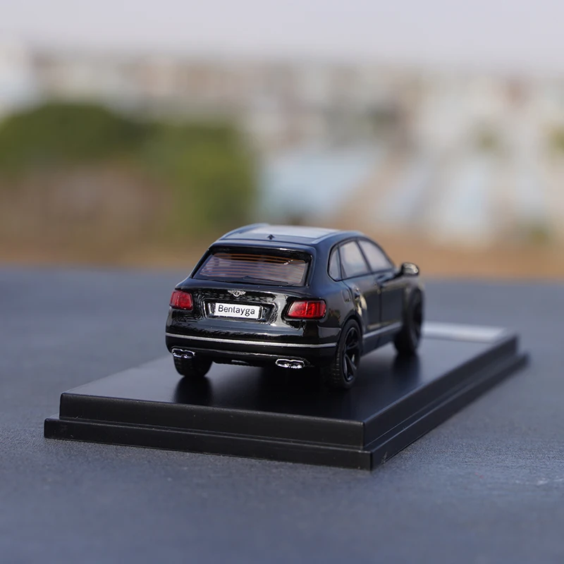Bentley Bentayga 1:64 Diecast Miniature Model 4 Bentley Bentayga 1:64 Diecast Miniature Model - Image 4