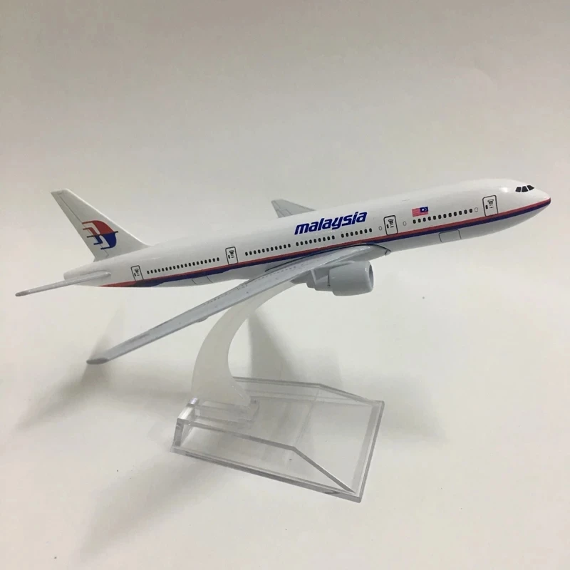 Malaysia Airlines Boeing 777 Model 1/400 Scale 2 Malaysia Airlines Boeing 777 Model 1/400 Scale - Image 2