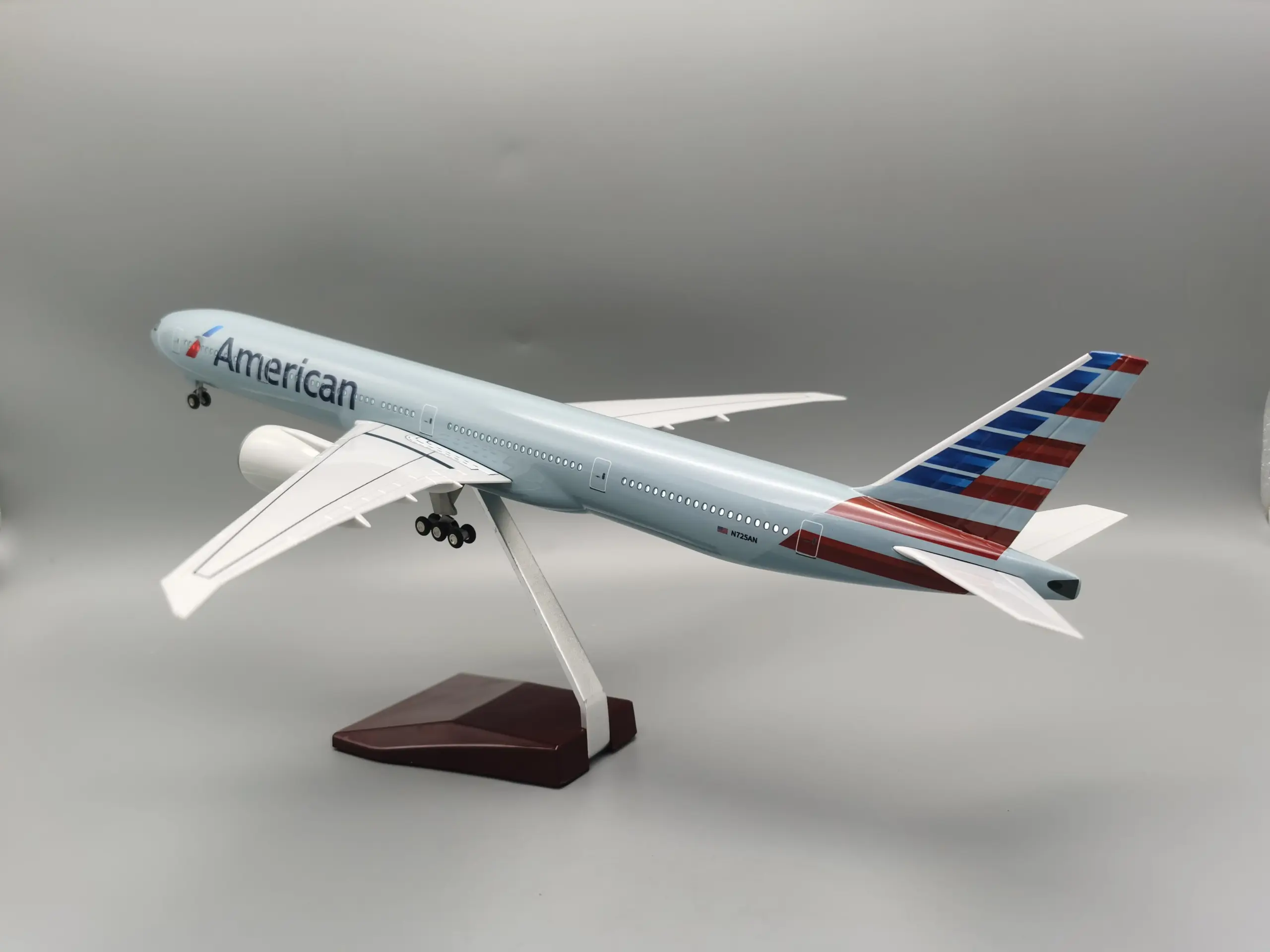 American Airlines B787 1:130 Scale Model 3 American Airlines B787 1:130 Scale Model - Image 3
