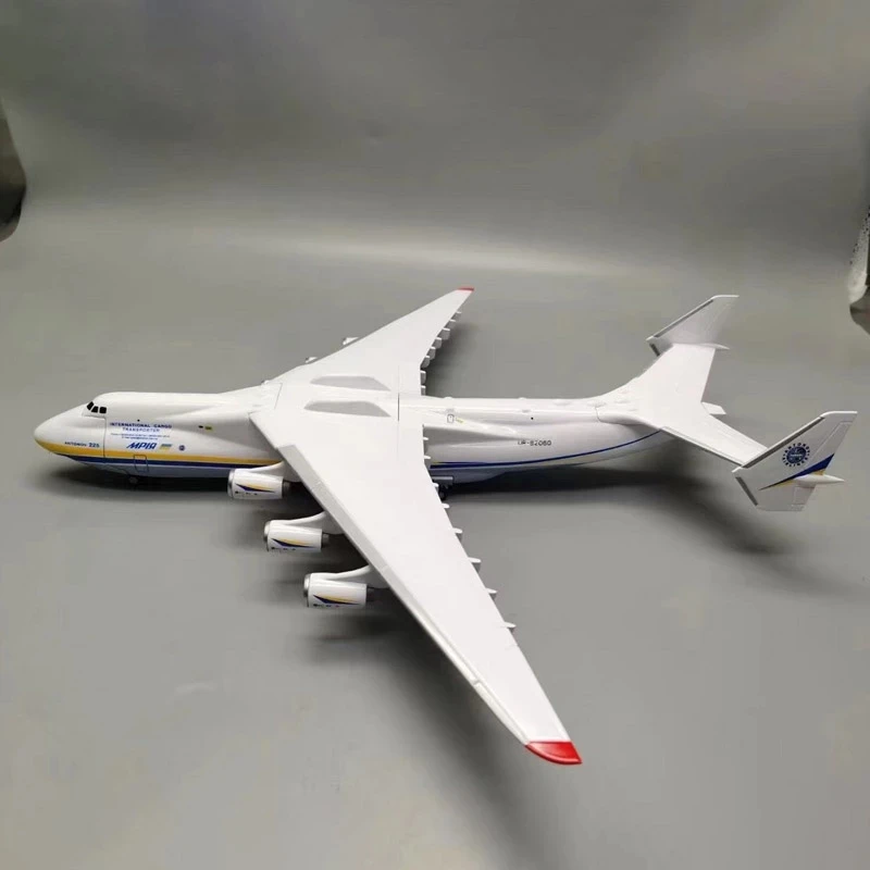 Antonov AN-225 Mriya 1:200 Scale Model 4 Antonov AN-225 Mriya 1:200 Scale Model - Image 4