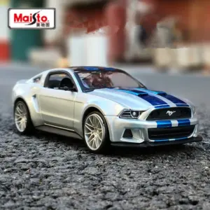 Maisto 1:24 Ford Mustang Street Racer Model 7 S985bc46e43cf43aca147cdd0daf5d588L