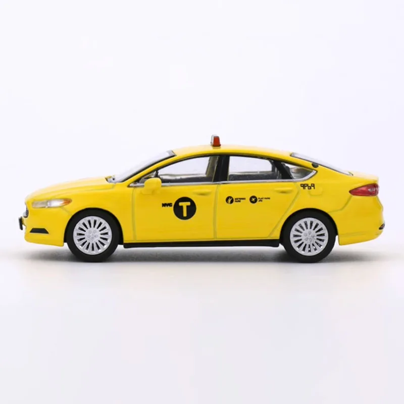 Yellow Ford Mondeo 1:64 Scale Diecast Model 3 Yellow Ford Mondeo 1:64 Scale Diecast Model - Image 3