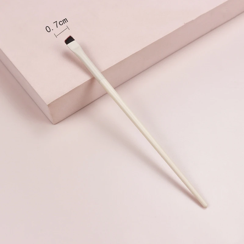 Precision Flat Eyeliner Brush for Detailed Looks 7 Precision Flat Eyeliner Brush for Detailed Looks - Image 7