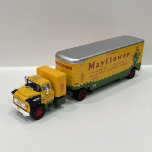 Yellow Chevrolet 9700 LCF Diecast Model 7 S98c9631a544e48aa96e929d070c05901w
