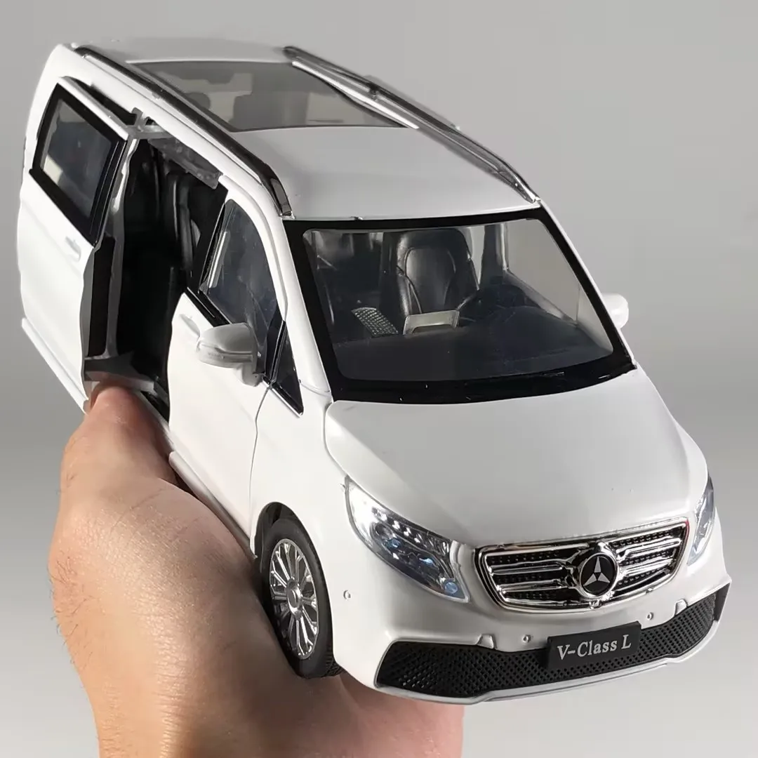Mercedes-Benz V260L MPV Diecast Model 1:24 Black 2 Mercedes-Benz V260L MPV Diecast Model 1:24 Black - Image 2