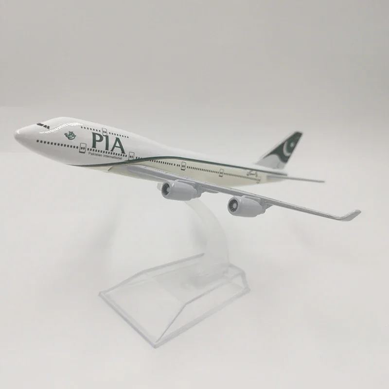 Pakistan Airlines Boeing 747 Model - 16cm Diecast 4 Pakistan Airlines Boeing 747 Model - 16cm Diecast - Image 4