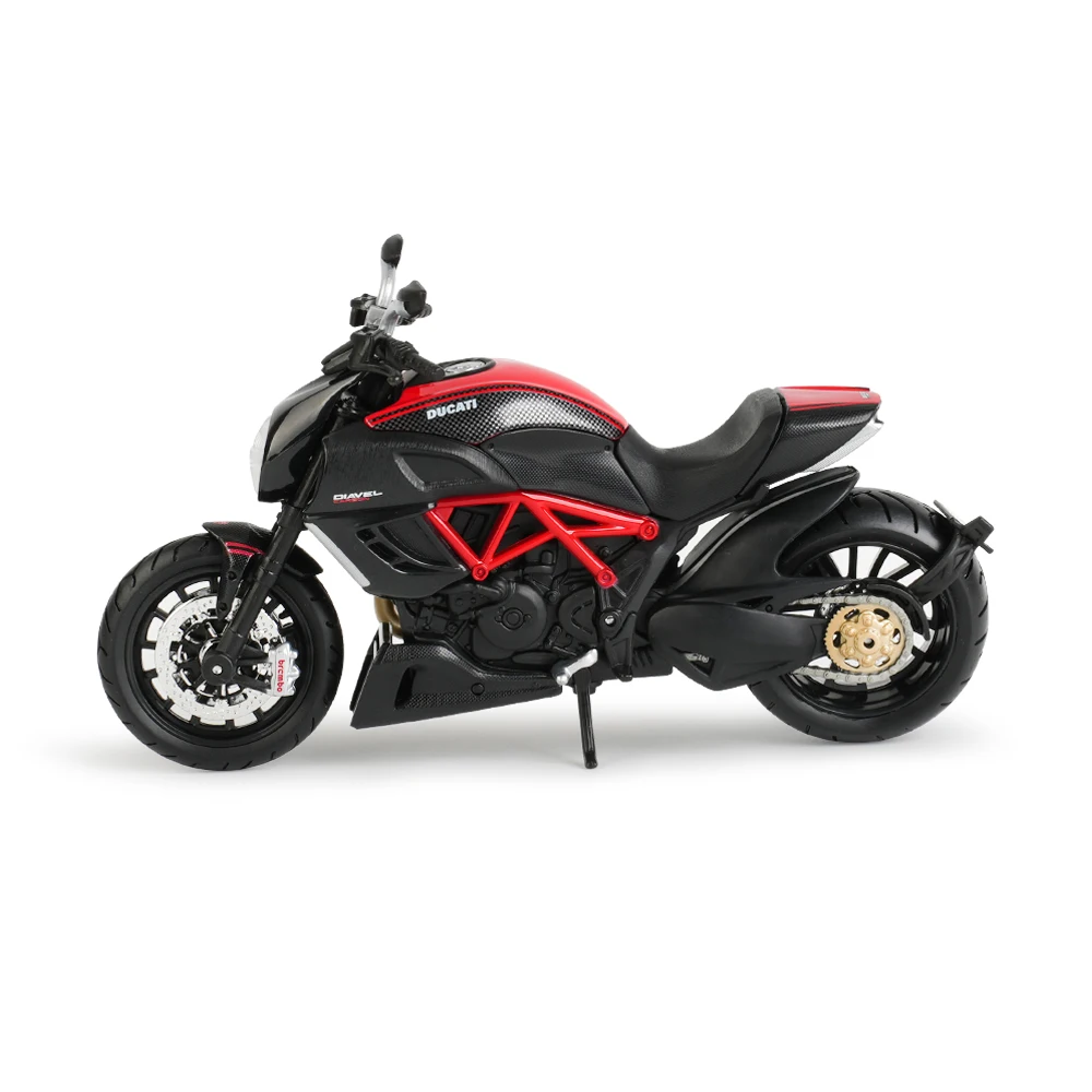 Ducati Diavel Carbon 1:12 Scale Model 5 Ducati Diavel Carbon 1:12 Scale Model - Image 5