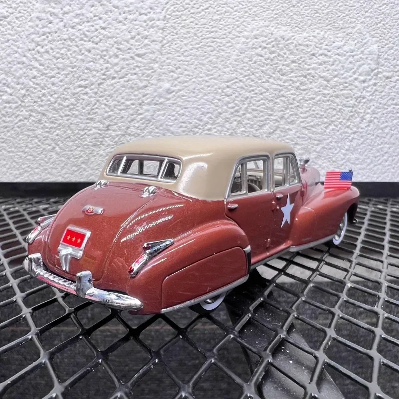 Vintage Fleetwood 1:43 Scale Diecast Model 6 Vintage Fleetwood 1:43 Scale Diecast Model - Image 6