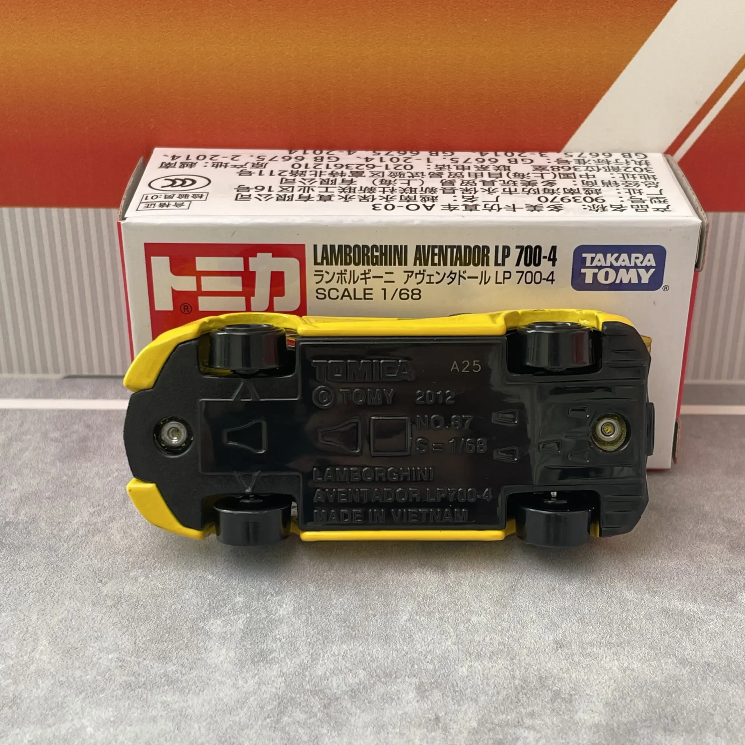 Takara Tomy Lamborghini Aventador 1:64 Diecast Model 2 Takara Tomy Lamborghini Aventador 1:64 Diecast Model - Image 2