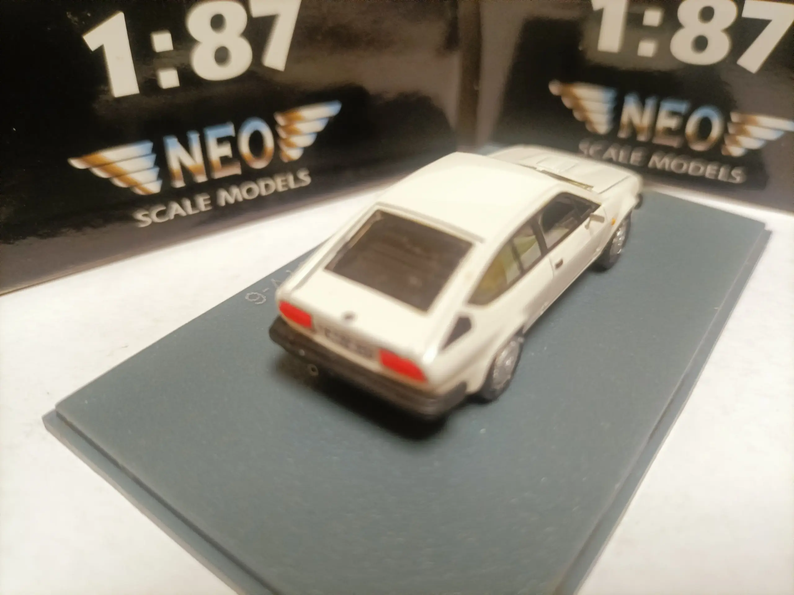 Alfa Romeo GTV-6 1:87 Scale Diecast Model 3 Alfa Romeo GTV-6 1:87 Scale Diecast Model - Image 3