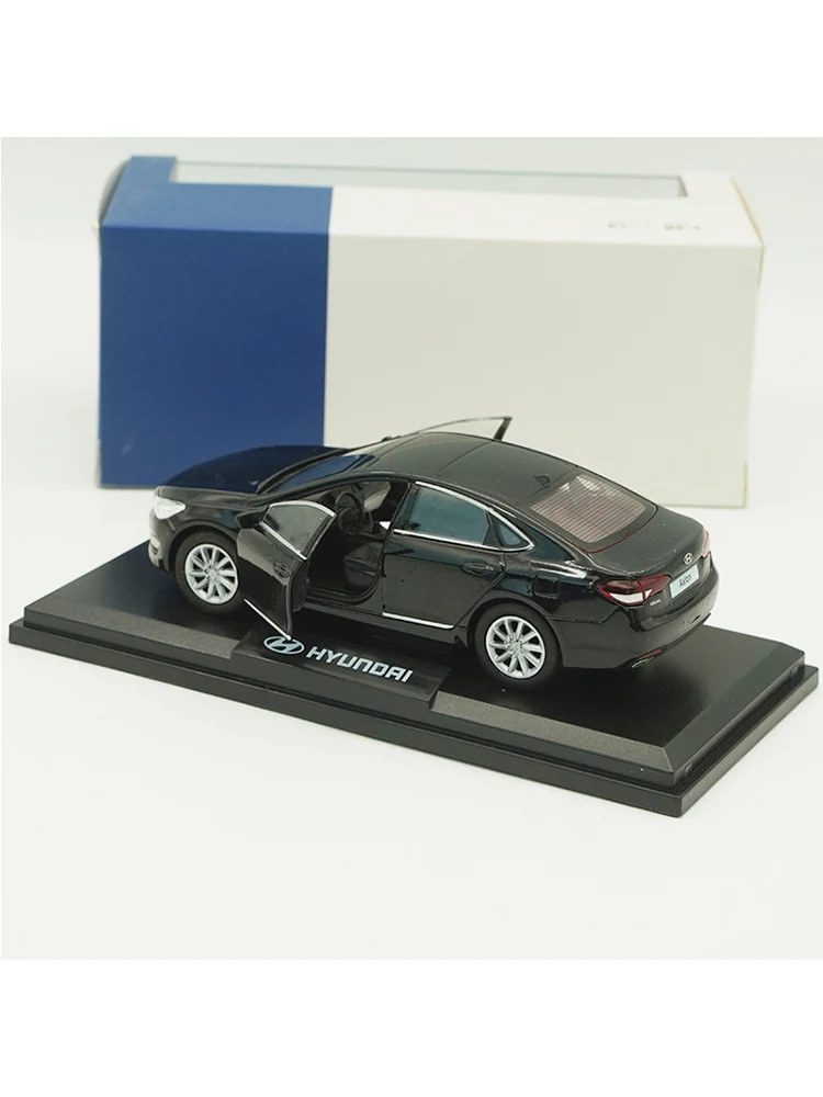 Hyundai Aslan 1:38 Diecast Model Car 2 Hyundai Aslan 1:38 Diecast Model Car - Image 2