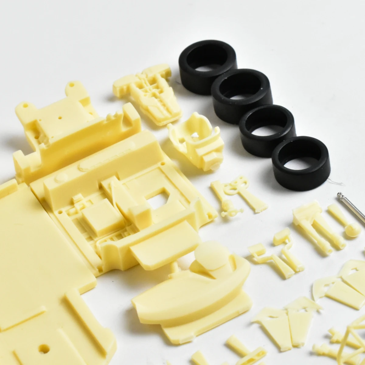 1:43 Scale R8 Resin Model Kit for Adults 3 1:43 Scale R8 Resin Model Kit for Adults - Image 3