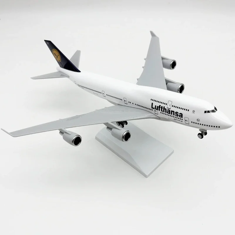 Lufthansa Boeing 747 Scale Model 30cm Collectible 5 Lufthansa Boeing 747 Scale Model 30cm Collectible - Image 5